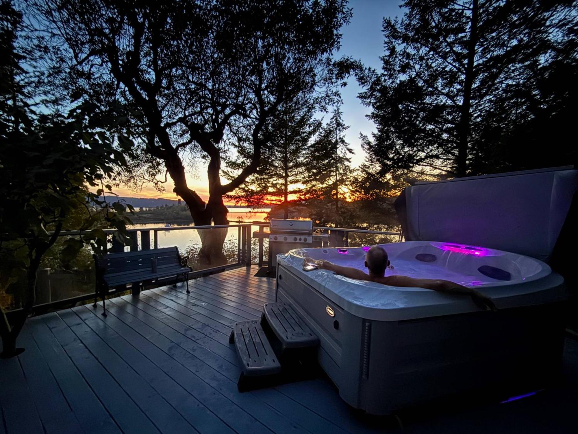 Sterling Cove Bed & Breakfast Sooke Exterior photo